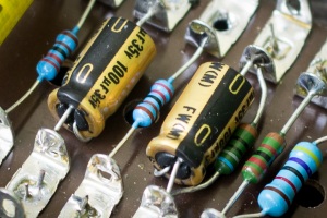 Radial capacitor installed as axial